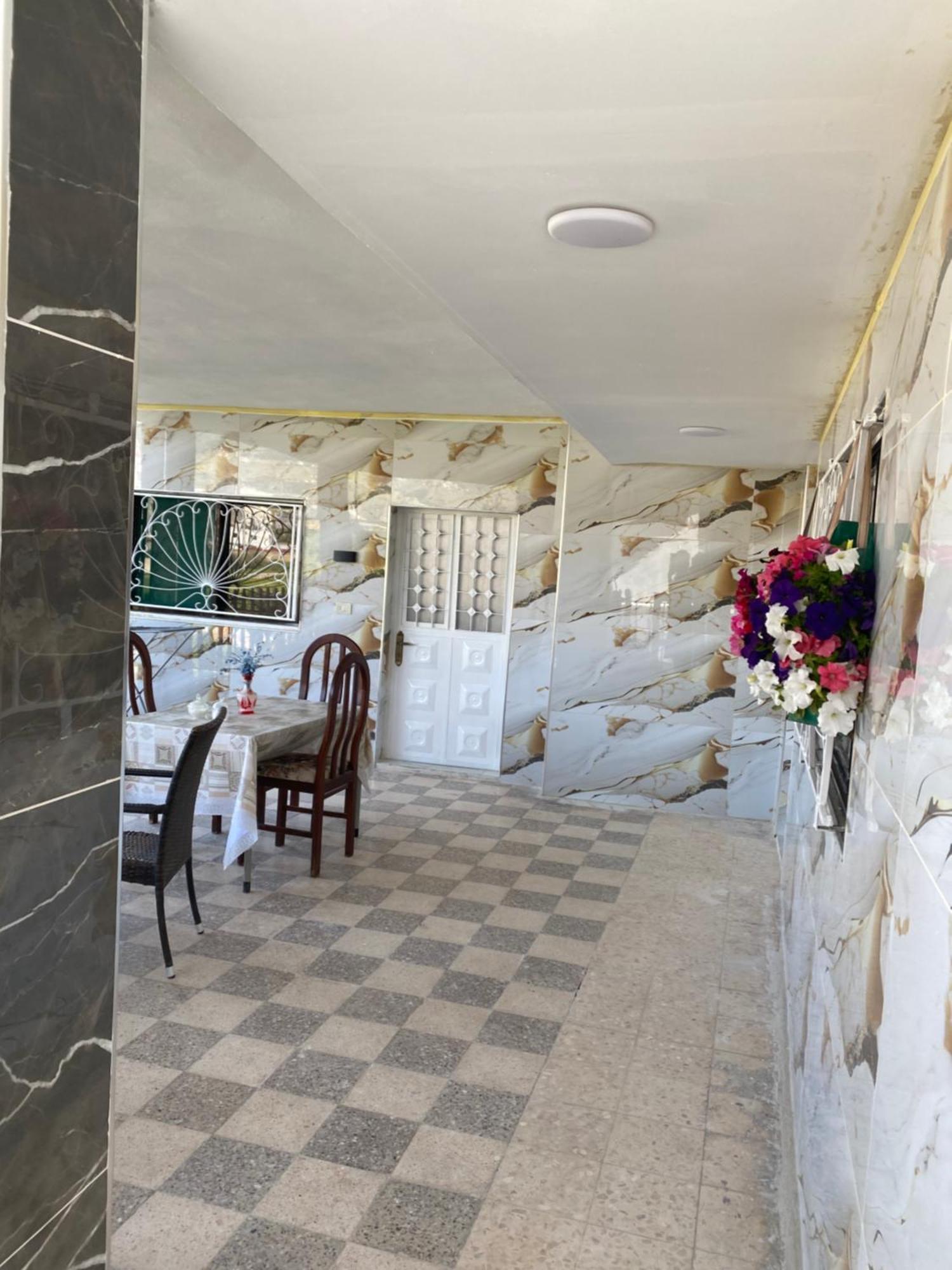 Huseein Rooms Jarash Esterno foto
