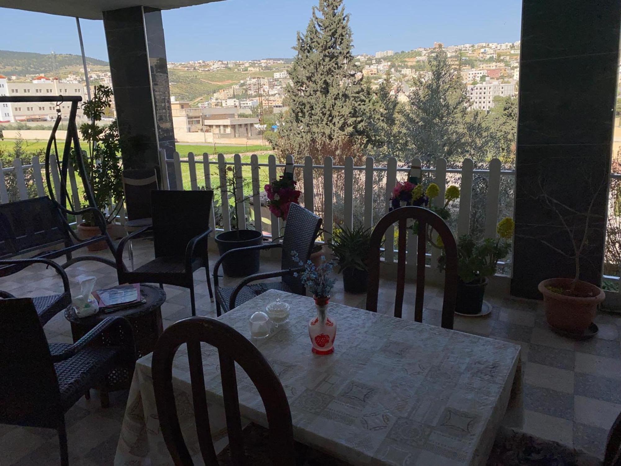 Huseein Rooms Jarash Esterno foto