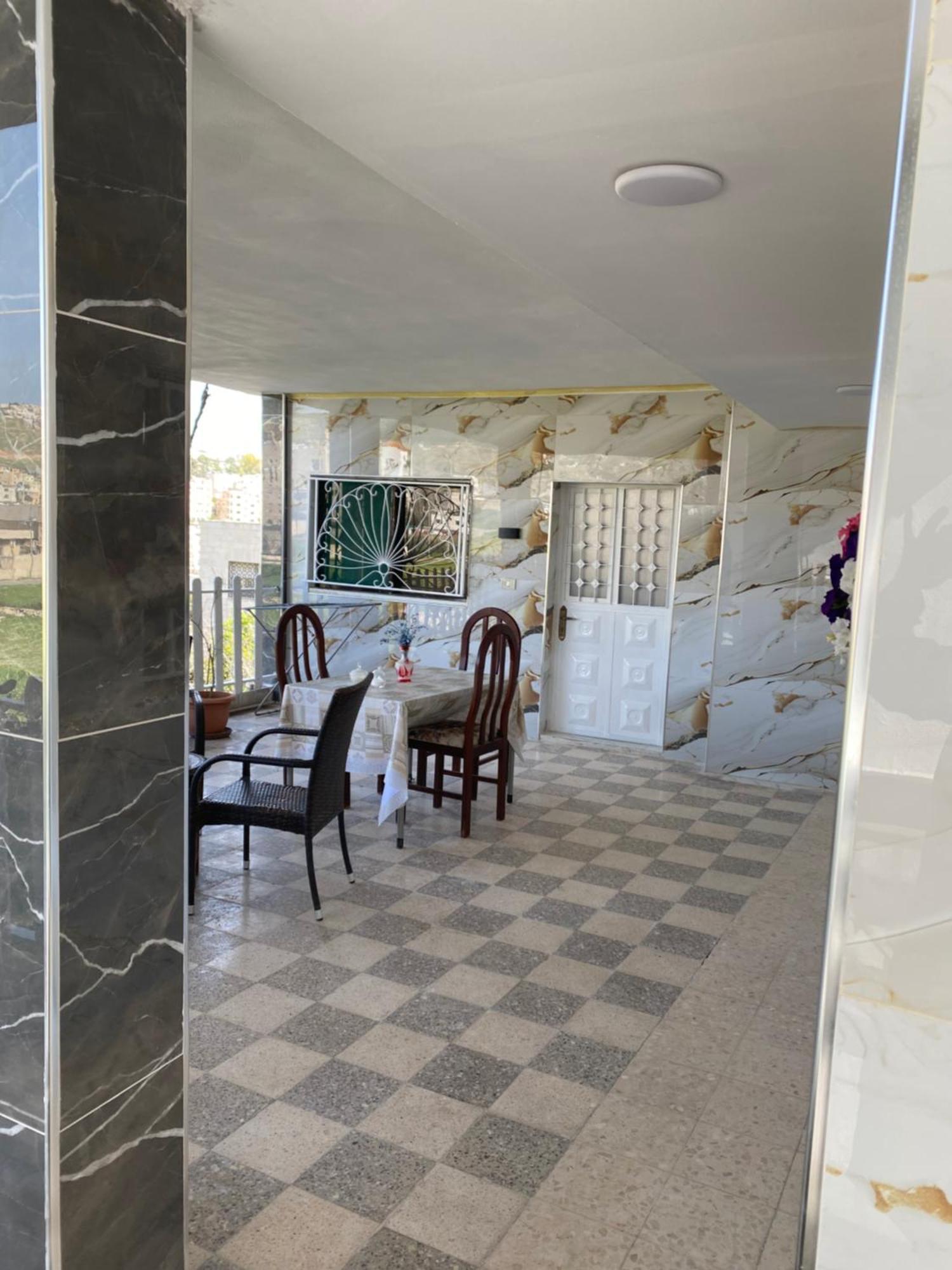 Huseein Rooms Jarash Esterno foto