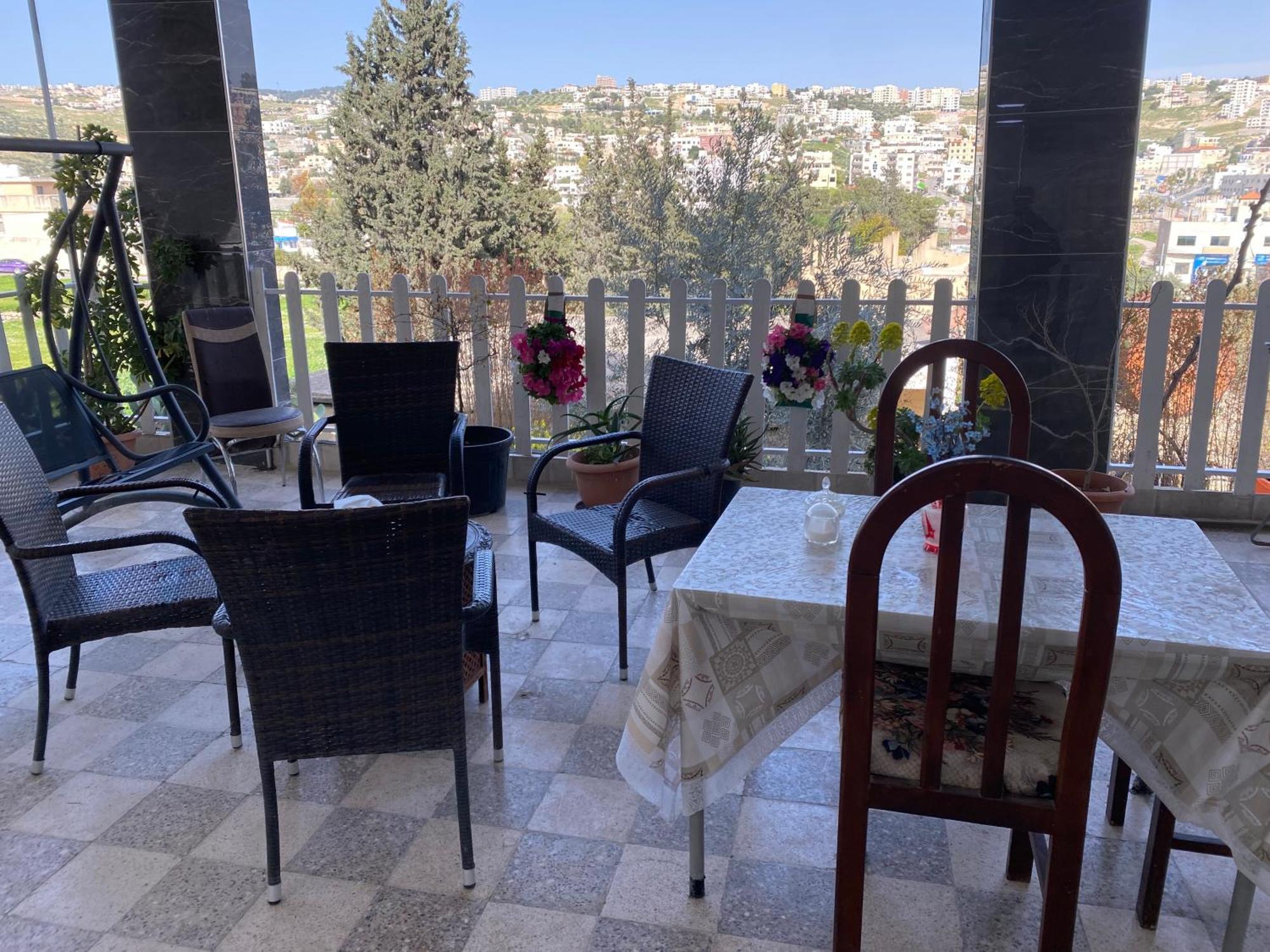 Huseein Rooms Jarash Esterno foto