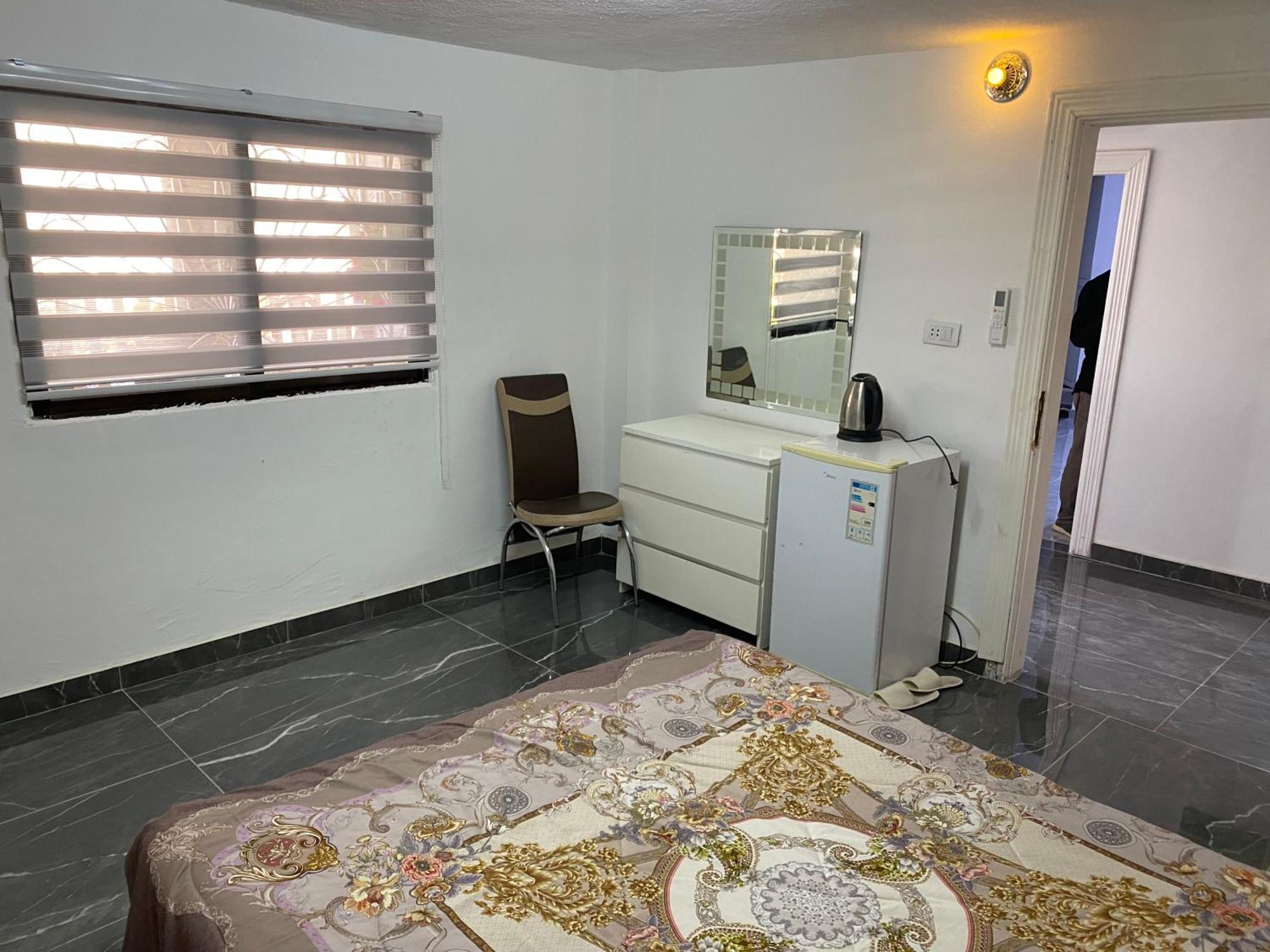 Huseein Rooms Jarash Esterno foto